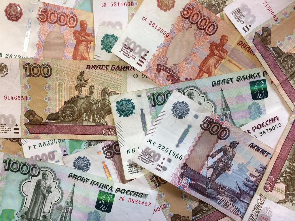 Разные купюры денег